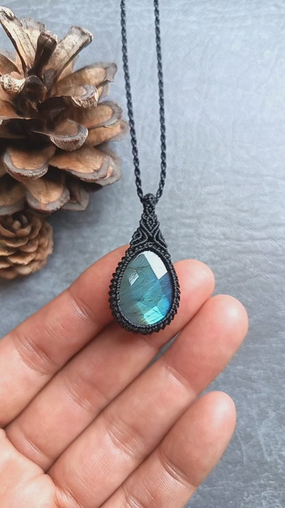 Labradorite Macrame Necklace | Pendant size approx 3.9 cm