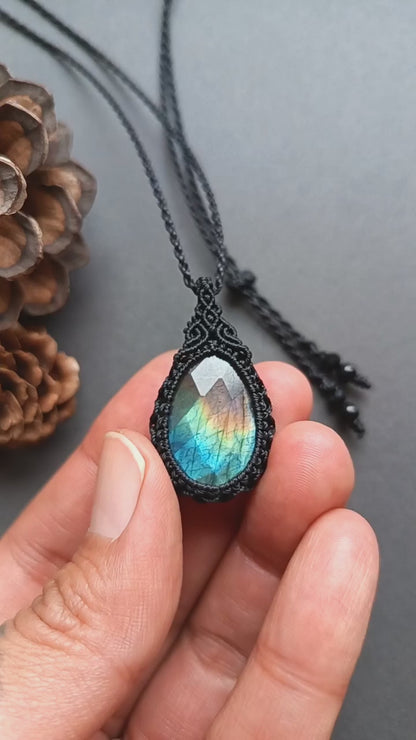 Labradorite Macrame Necklace | Pendant size approx 3.6 cm