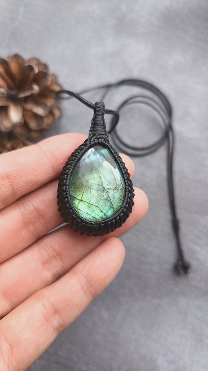Labradorite Macrame Necklace | Pendant size approx 5.5 cm