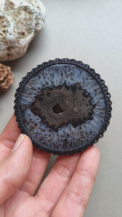 Macrame wrapped stone - Agate | The Eye - Finished size 6.8cm