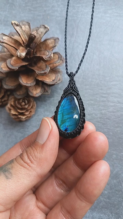 Labradorite Macrame Necklace | Pendant size approx 4.3 cm - SOLD
