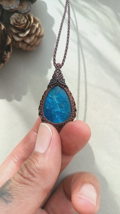 Apatite Macrame Necklace | Pendant size 3.8 cm