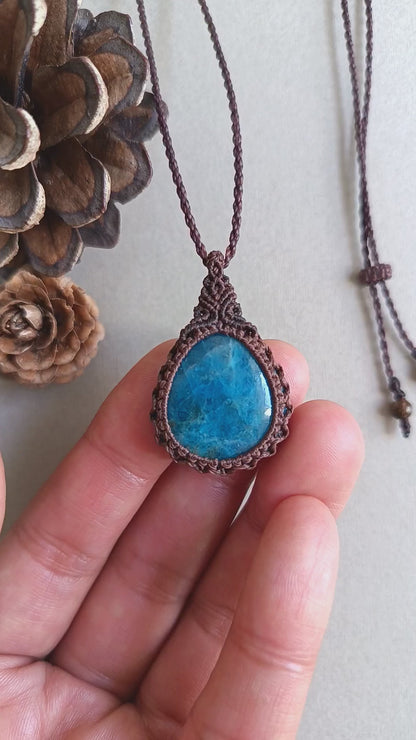 Apatite Macrame Necklace | Pendant size 3.8 cm