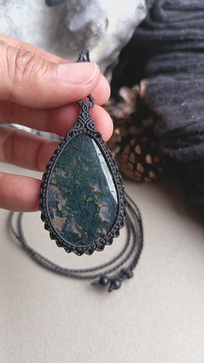 Moss Agate Macrame Necklace | Pendant size 5.7 cm