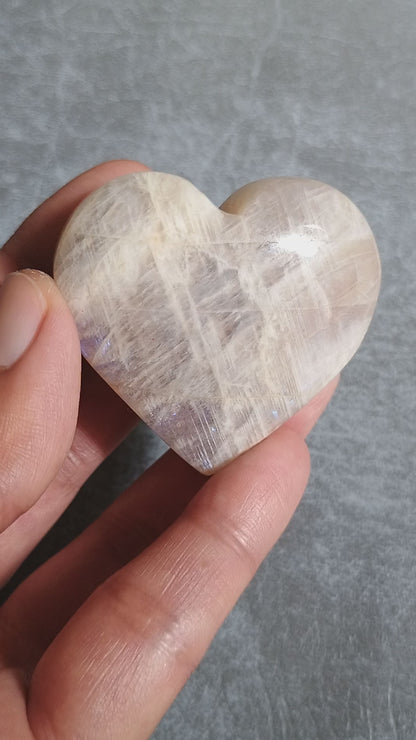 Moonstone Heart shape, Palm Stone, 46x48x21 mm, 64.9g  [PALM-K02]