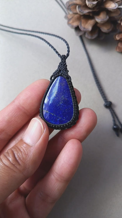 Lapis Lazuli Macrame Necklace | Pendant size 4.6 cm