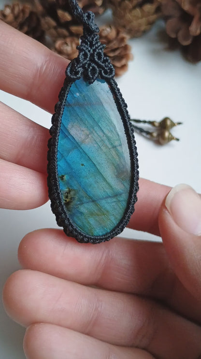 Labradorite Macrame Necklace | Pendant size approx 6.1 cm
