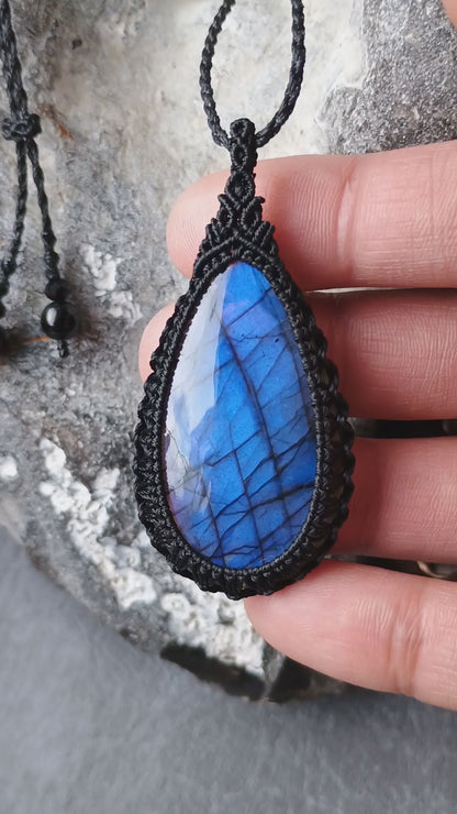 Labradorite Macrame Necklace | Pendant size approx 5.8 cm