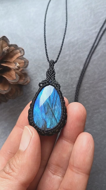 Labradorite Macrame Necklace | Pendant size approx 5.7 cm