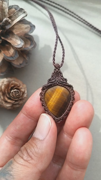 Tiger's Eye Macrame Necklace | Pendant size 4 cm