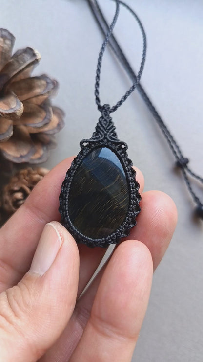 Blue Tiger's Eye Macrame Necklace | Pendant size 4.4 cm