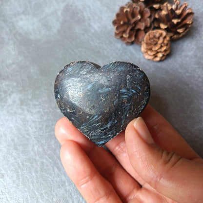 Arfvedsonite (Matte polished), Heart Shape, Palm Stone, 50x55x18mm, 84.7g [PALM-102]