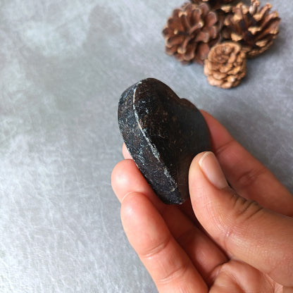 Arfvedsonite (Matte polished), Heart Shape, Palm Stone, 50x55x18mm, 84.7g [PALM-102]