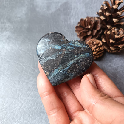 Arfvedsonite (Matte polished), Heart Shape, Palm Stone, 50x55x18mm, 89.2g [PALM-103]