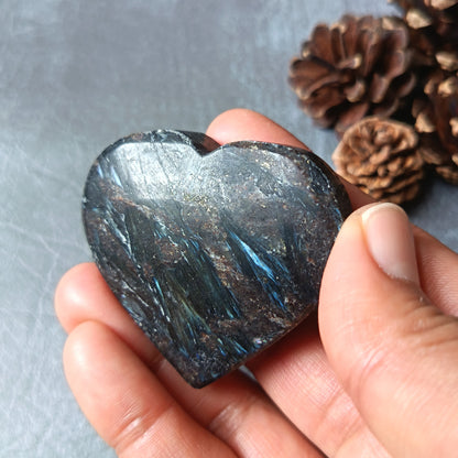 Arfvedsonite (Matte polished), Heart Shape, Palm Stone, 51x55x18mm, 89.2g [PALM-105]