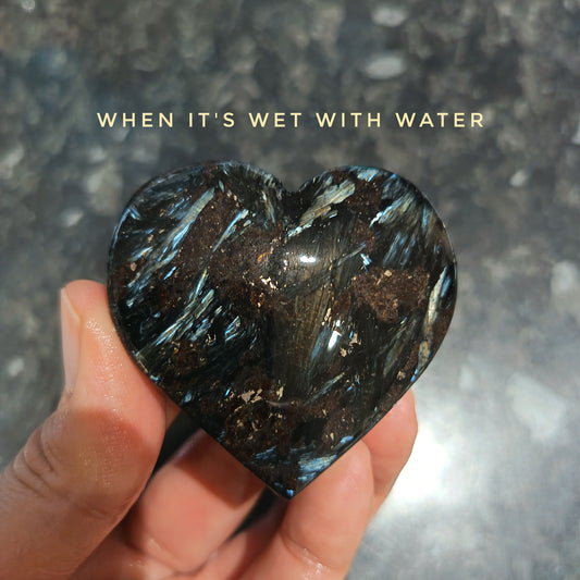 Arfvedsonite (Matte polished), Heart Shape, Palm Stone, 52x55x19mm, 97g [PALM-111]