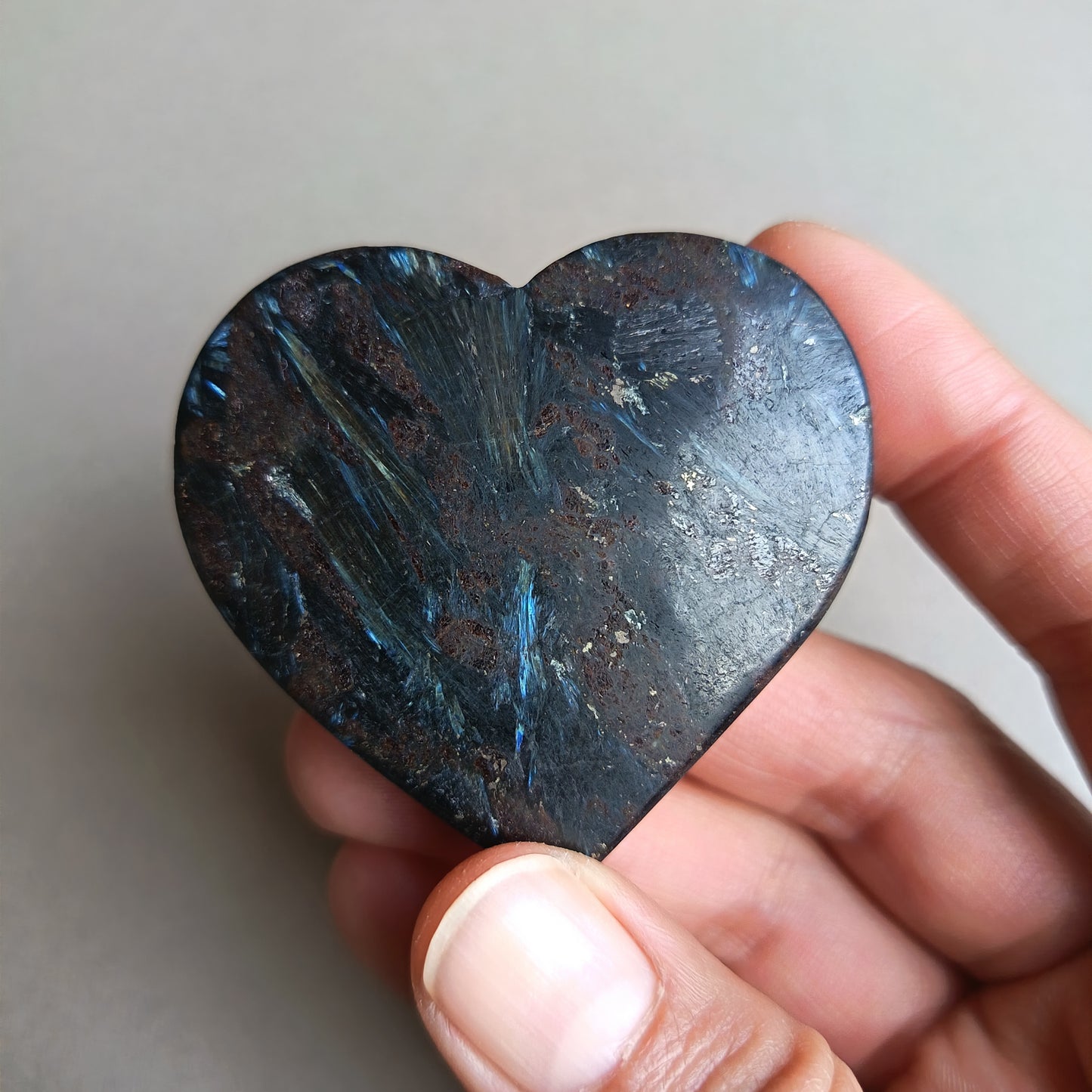 Arfvedsonite (Matte polished), Heart Shape, Palm Stone, 52x55x19mm, 97g [PALM-111]
