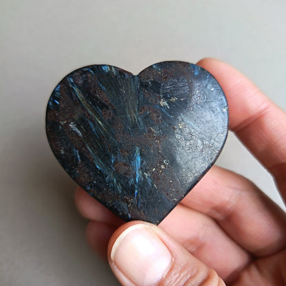 Arfvedsonite (Matte polished), Heart Shape, Palm Stone, 52x55x19mm, 97g [PALM-111]