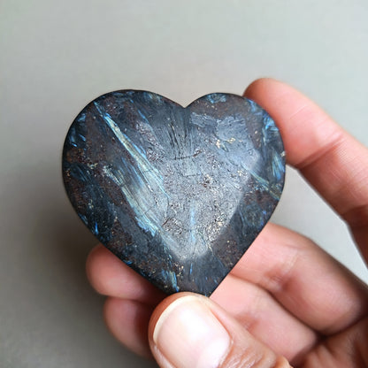 Arfvedsonite (Matte polished), Heart Shape, Palm Stone, 52x55x19mm, 97g [PALM-111]