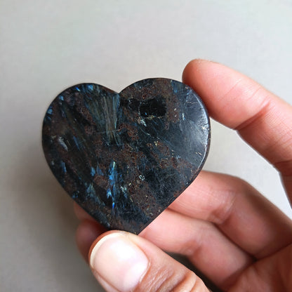 Arfvedsonite (Matte polished), Heart Shape, Palm Stone, 52x55x19mm, 97g [PALM-111]