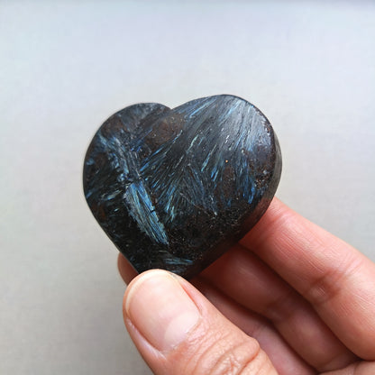 Arfvedsonite (Matte polished), Heart Shape, Palm Stone, 52x56x19mm, 102.8g [PALM-114]