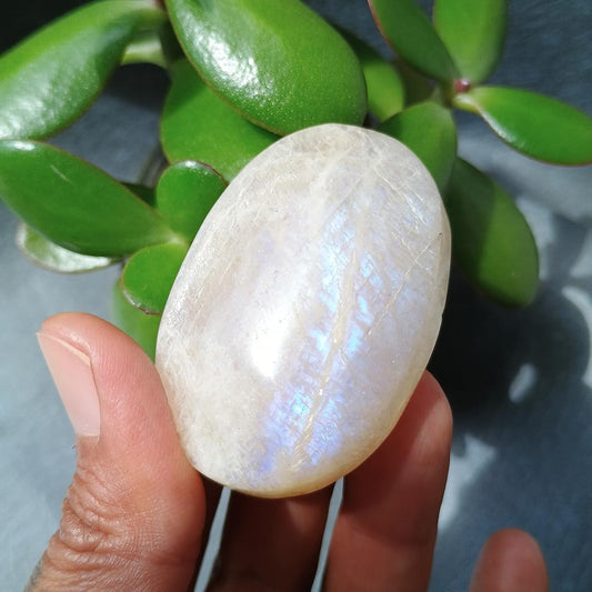 Moonstone Palm Stone, 52x35x22mm, 59.7g [PALM-B01]