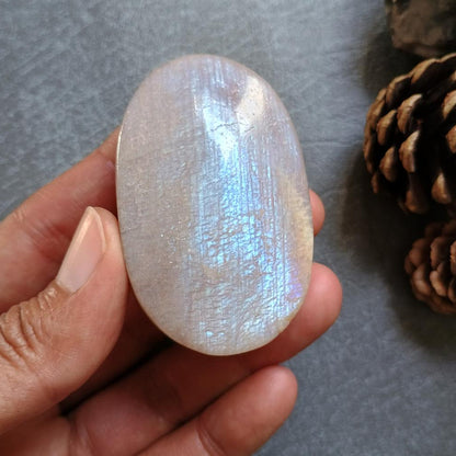 Moonstone Palm Stone, 59x37x26mm, 91.5g [PALM-B02]