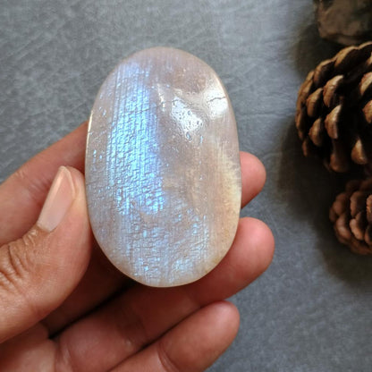 Moonstone Palm Stone, 59x37x26mm, 91.5g [PALM-B02]