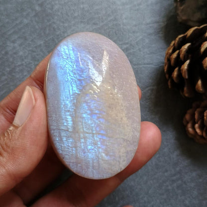 Moonstone Palm Stone, 59x37x26mm, 91.5g [PALM-B02]