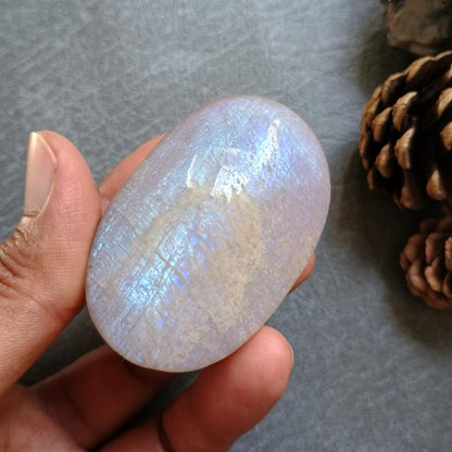 Moonstone Palm Stone, 59x37x26mm, 91.5g [PALM-B02]