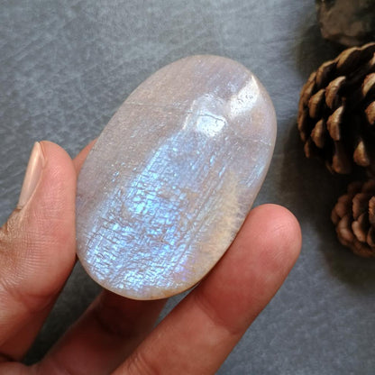 Moonstone Palm Stone, 59x37x26mm, 91.5g [PALM-B02]