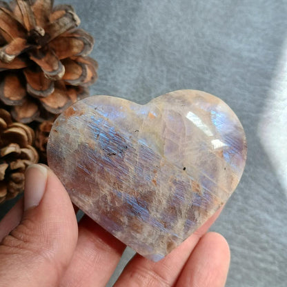 Moonstone, Heart shape, Palm Stone, 59x37x26mm, 91.5g
