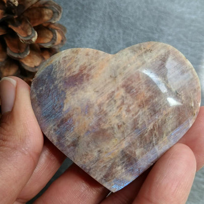 Moonstone, Heart shape, Palm Stone, 59x37x26mm, 91.5g