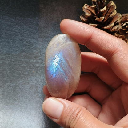 Moonstone Palm Stone, 56x30x20mm, 52.2g [PALM-D01]