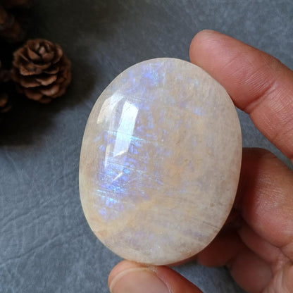 Moonstone Palm Stone, 58x45x19mm, 78.9g [PALM-D04]