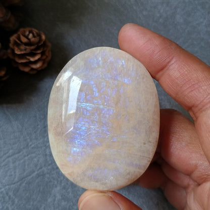 Moonstone Palm Stone, 58x45x19mm, 78.9g [PALM-D04]