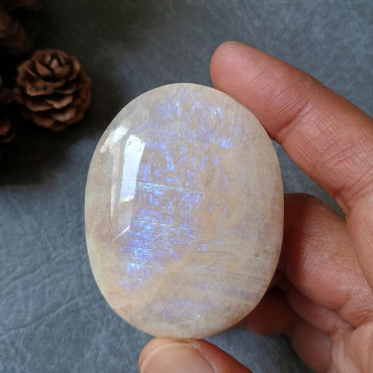 Moonstone Palm Stone, 58x45x19mm, 78.9g [PALM-D04]