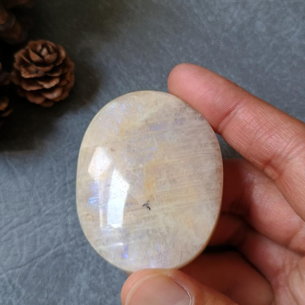 Moonstone Palm Stone, 58x45x19mm, 78.9g [PALM-D04]