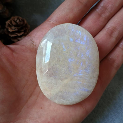 Moonstone Palm Stone, 58x45x19mm, 78.9g [PALM-D04]