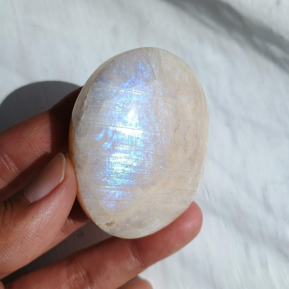 Moonstone Palm Stone, 58x45x19mm, 78.9g [PALM-D04]