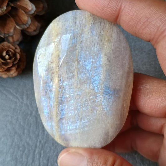 Moonstone Palm stone, 72x51x16mm, 97.6g [PALM-E01]