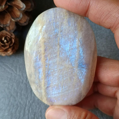 Moonstone Palm stone, 72x51x16mm, 97.6g [PALM-E01]