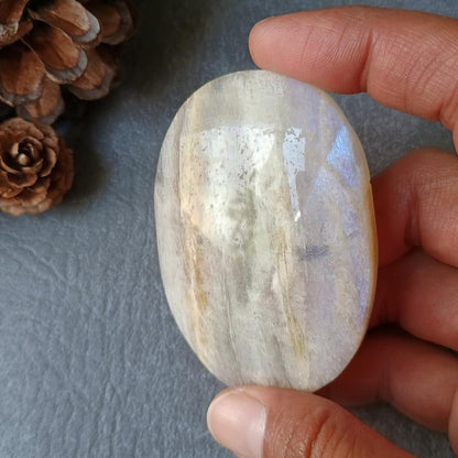 Moonstone Palm stone, 72x51x16mm, 97.6g [PALM-E01]