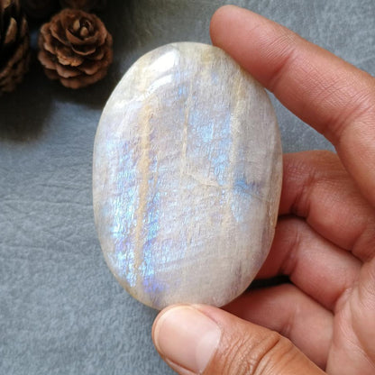 Moonstone Palm stone, 72x51x16mm, 97.6g [PALM-E01]