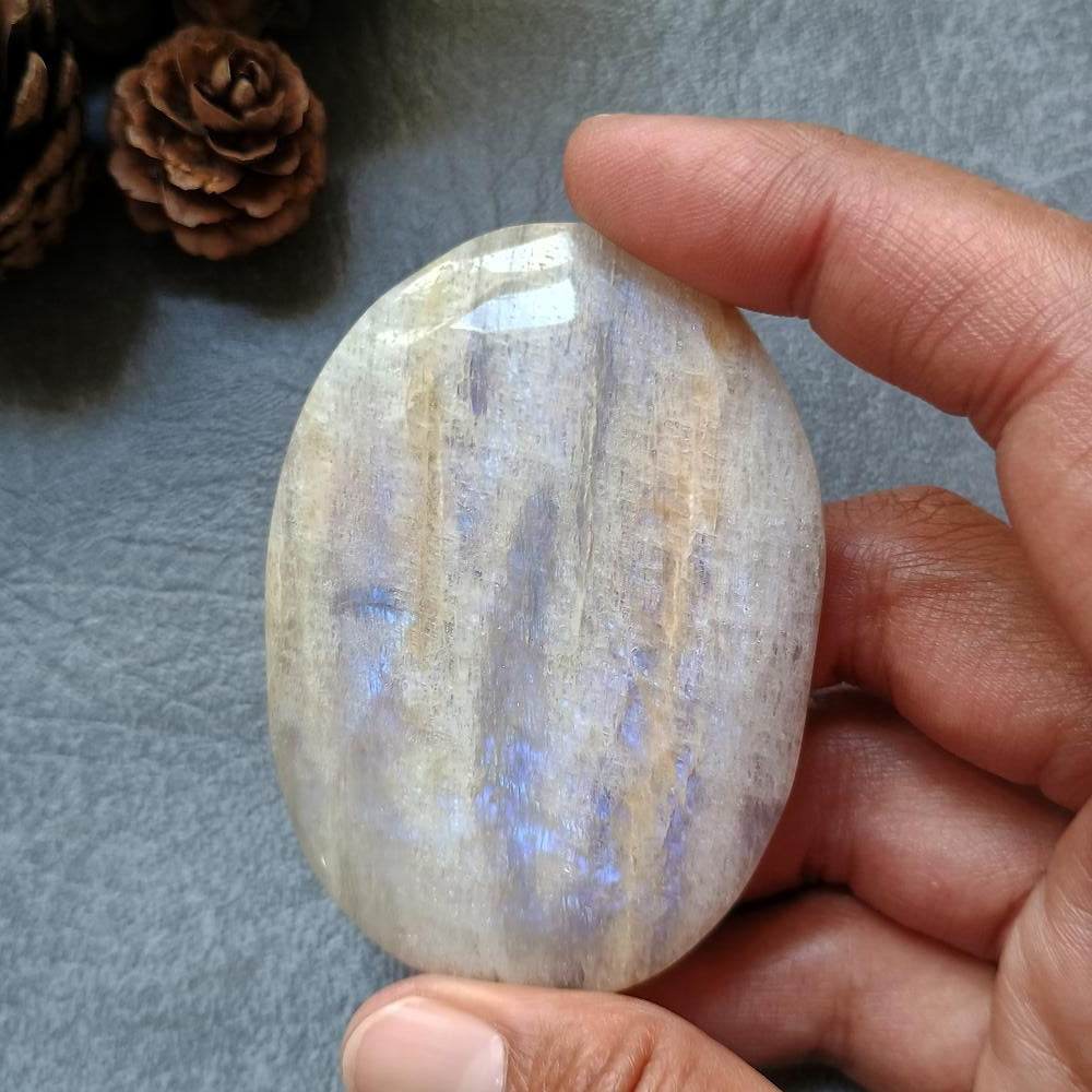 Moonstone Palm stone, 72x51x16mm, 97.6g [PALM-E01]