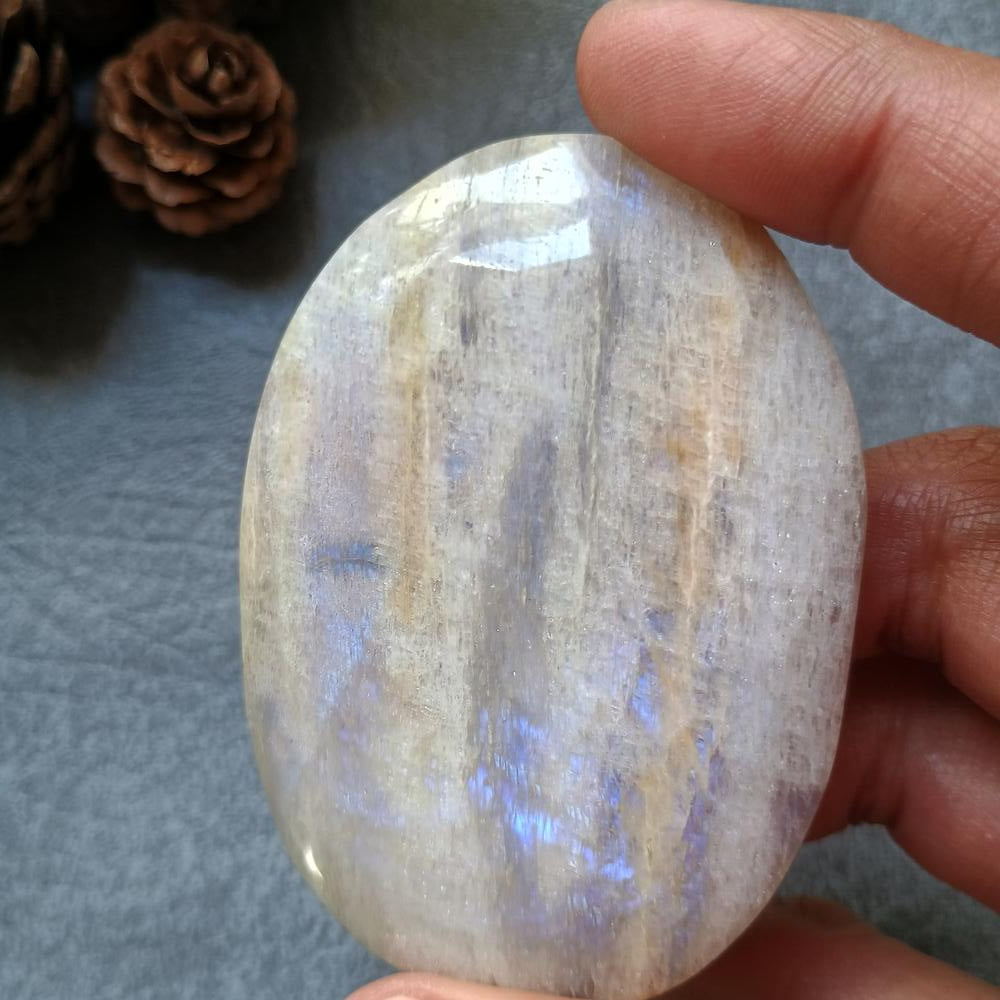 Moonstone Palm stone, 72x51x16mm, 97.6g [PALM-E01]