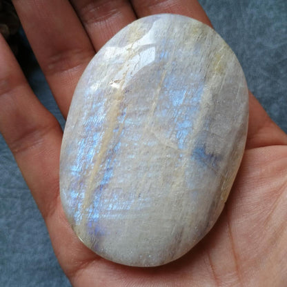 Moonstone Palm stone, 72x51x16mm, 97.6g [PALM-E01]