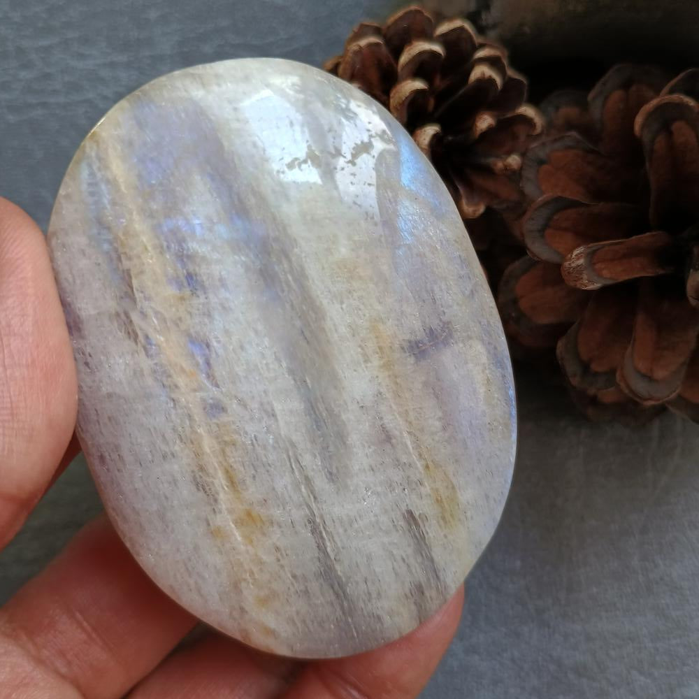 Moonstone Palm stone, 72x51x16mm, 97.6g [PALM-E01]