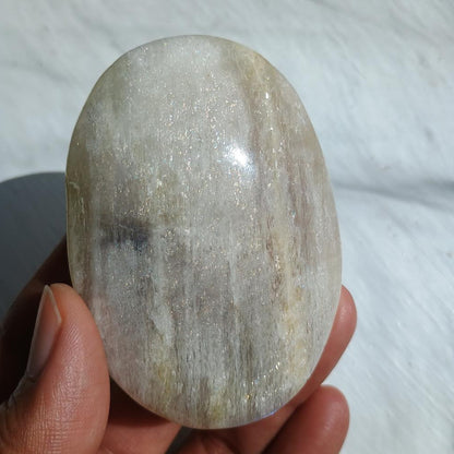 Moonstone Palm stone, 72x51x16mm, 97.6g [PALM-E01]