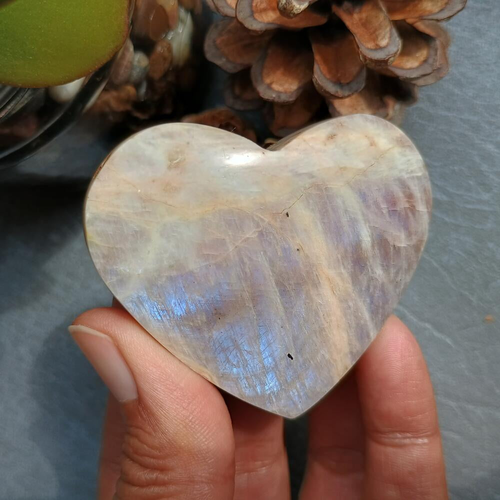 Moonstone Heart Shape, Palm Stone, 51x60x18mm, 83.7g [PALM-E03]